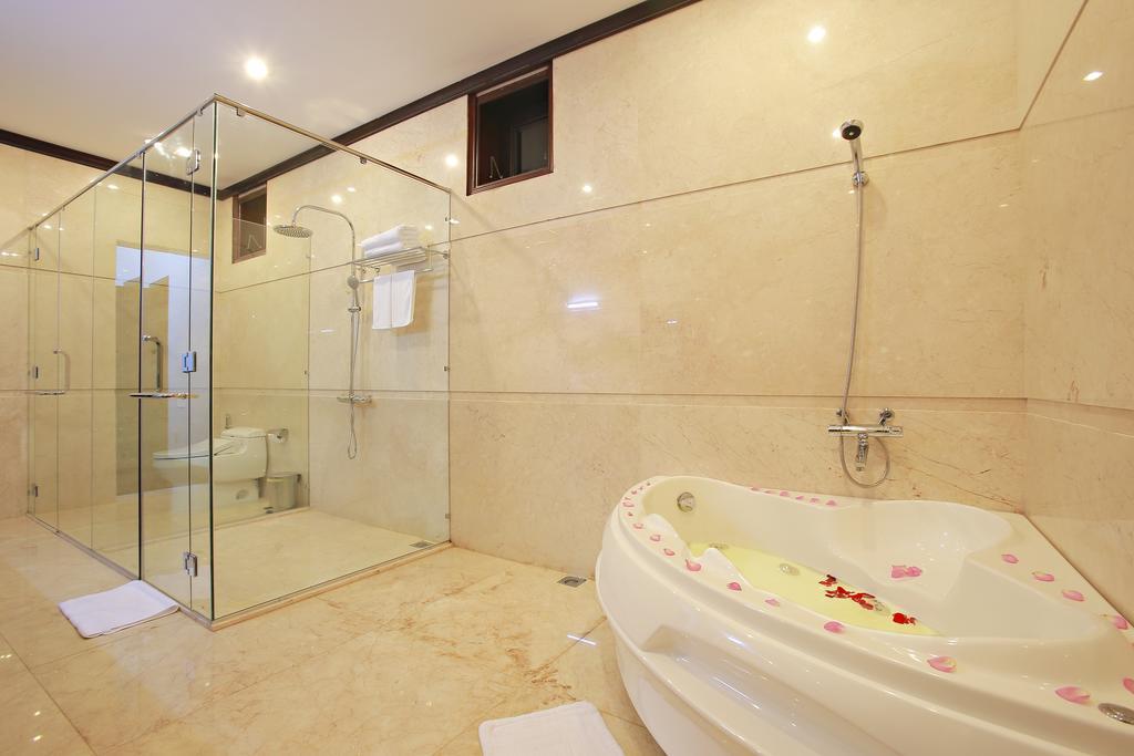 Ban Thach Riverside Hotel & Resort Tam Ky Room photo